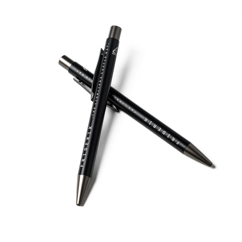 Dva prekrižana kemična svinčnika