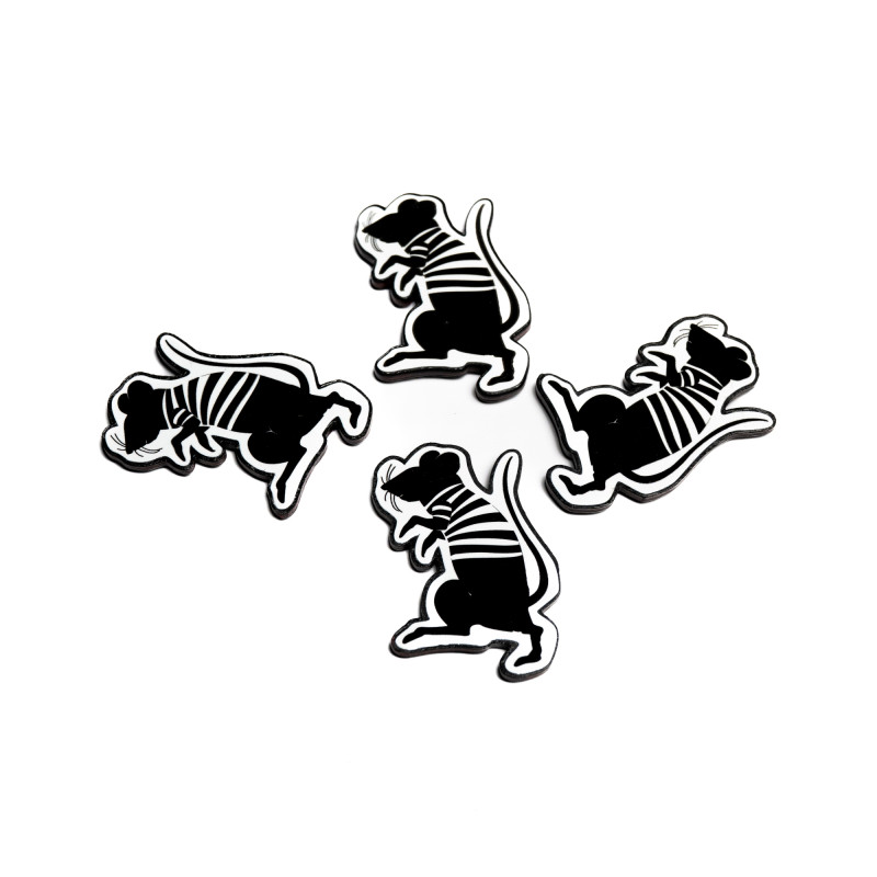 Štirje črno-beli magneti s silhueto Friderika, grajske podgane na belem ozadju v postavitvi kroga.